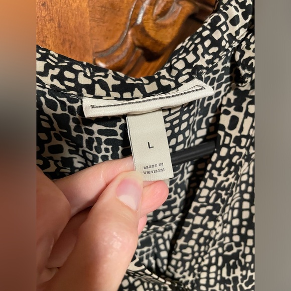 🖤 Dana Buchman Sleeveless Blouse 
Very comfy!!! Good quality. - Picture 5 of 7